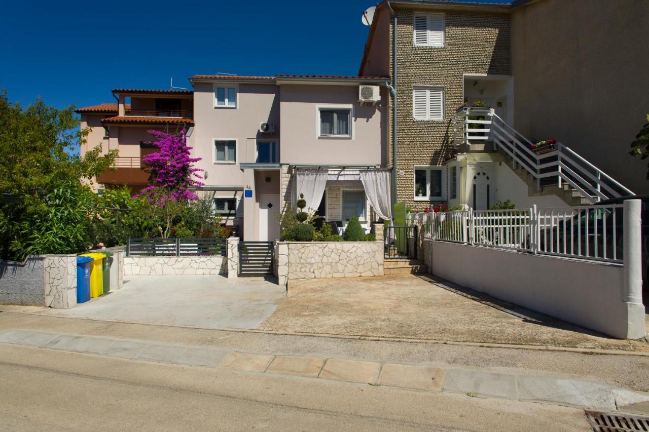 Apartment Katy Pula Exterior photo