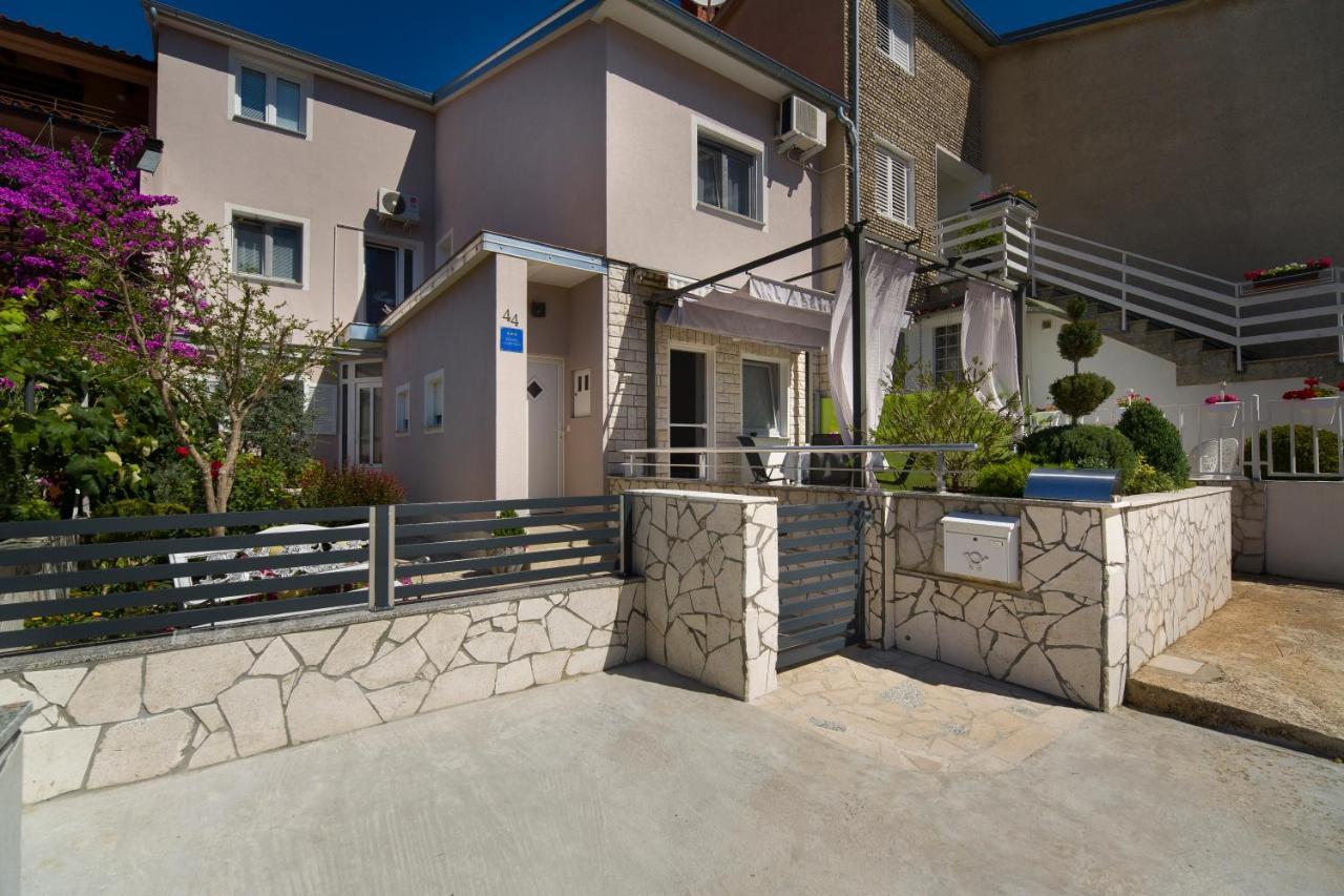 Apartment Katy Pula Exterior photo